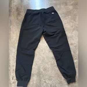 FIGS zamora scrub pants in black. extra small petite.